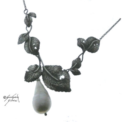 Collana Rosa selvatica argento 925 e perla scaramazza